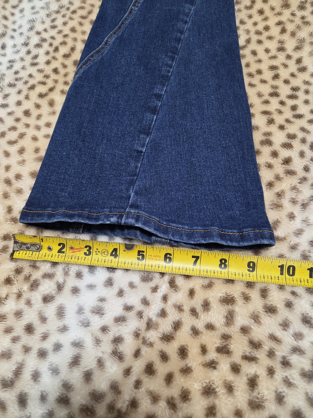 True Religion Dark Blue Flare Jeans with Contrast Stitching 25x31 - Picture 7 of 9